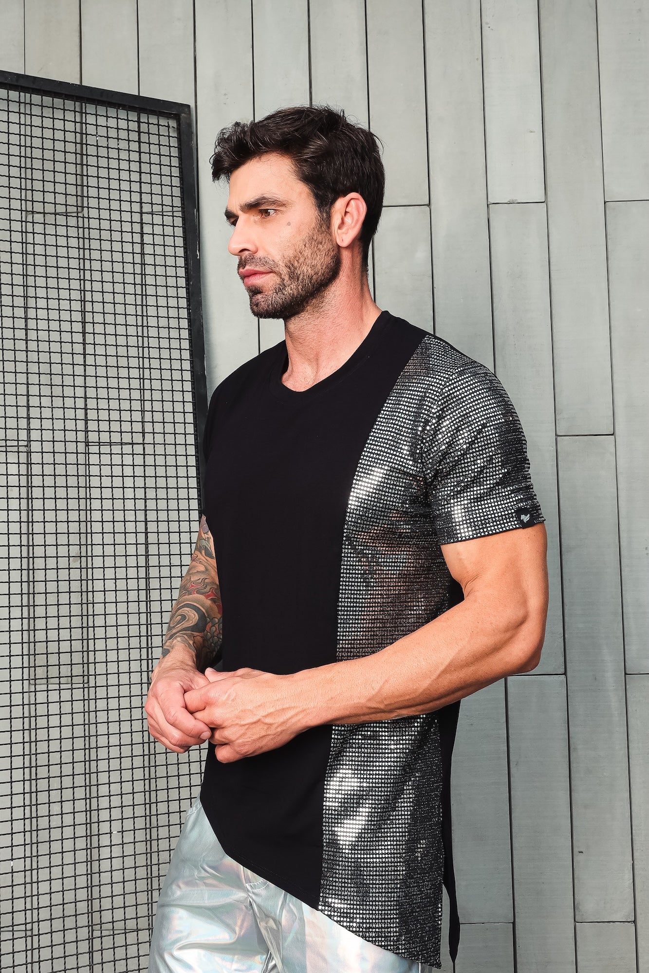 Camiseta Transversal em Viscolycra Detalhe Paetê Malha