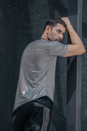 Camiseta Masculina Transversal Holográfica com Detalhe Viscolycra
