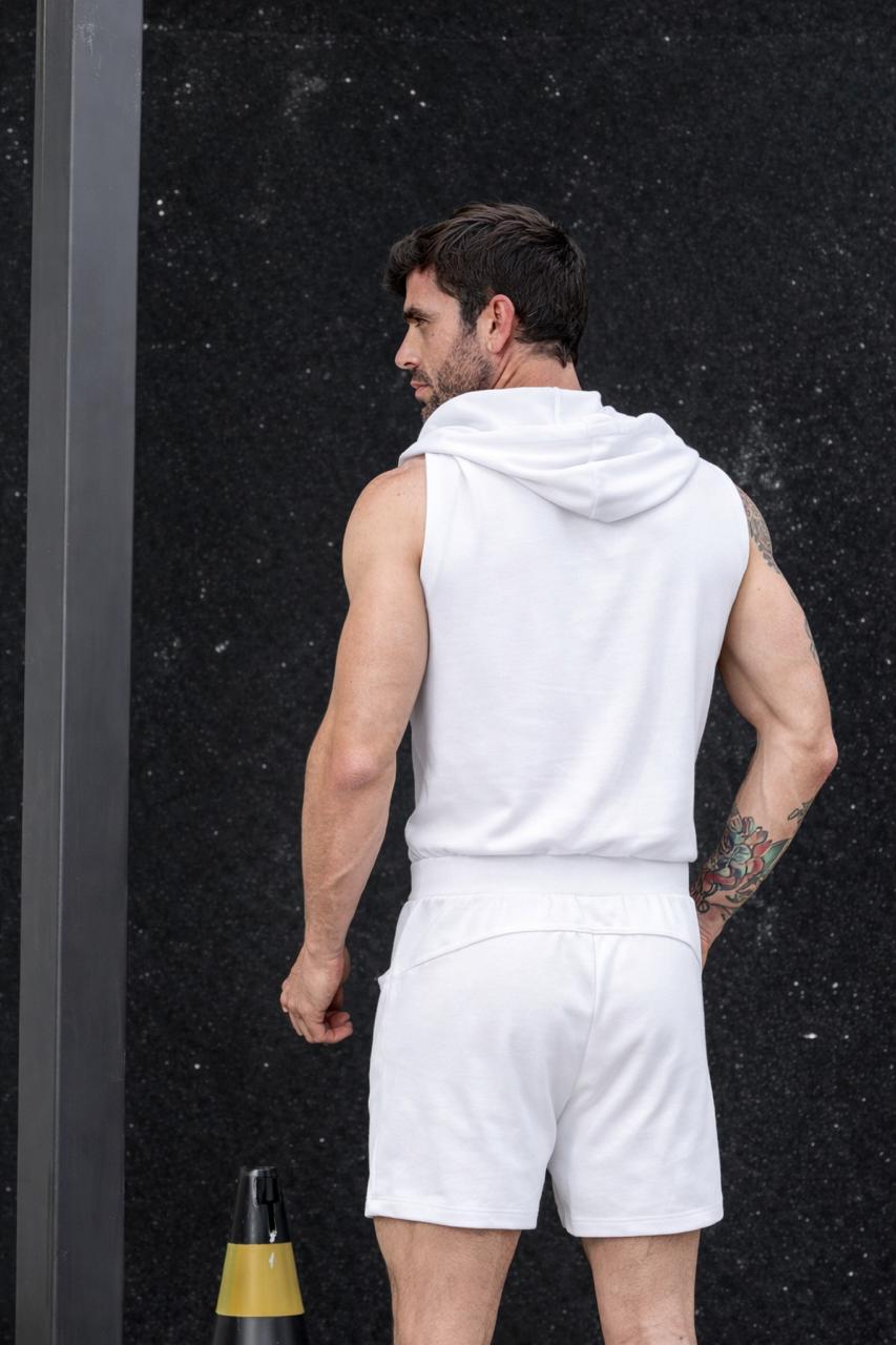 Macaquinho Masculino Modelo Machão com Capuz
