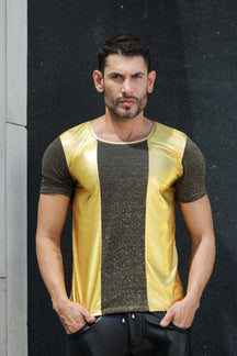 Camiseta Masculina em Lamê Dourado Detalhe Frente e Mangas