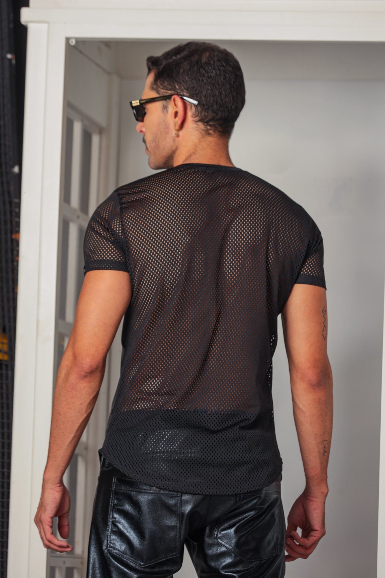 Camiseta Masculina Cirrê com Detalhes em Tela
