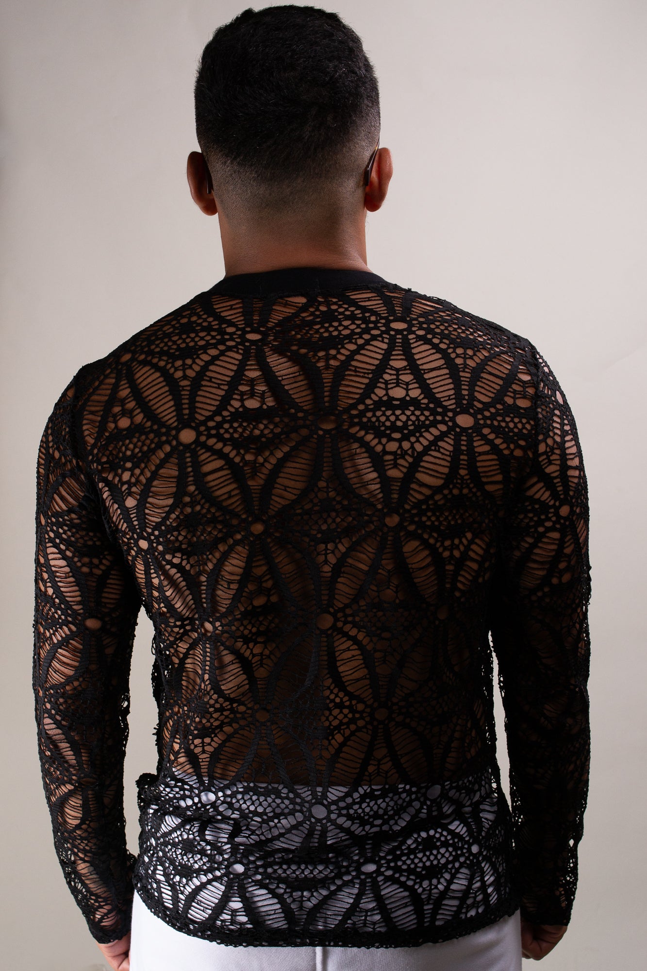 Camiseta Long Line Manga Longa em Renda
