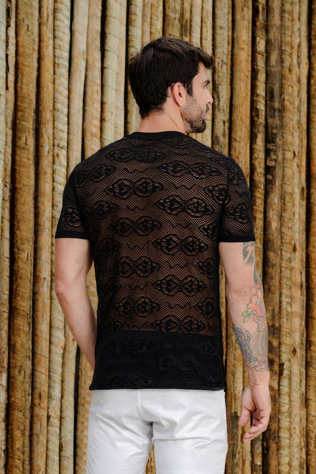 Camiseta Masculina em Renda