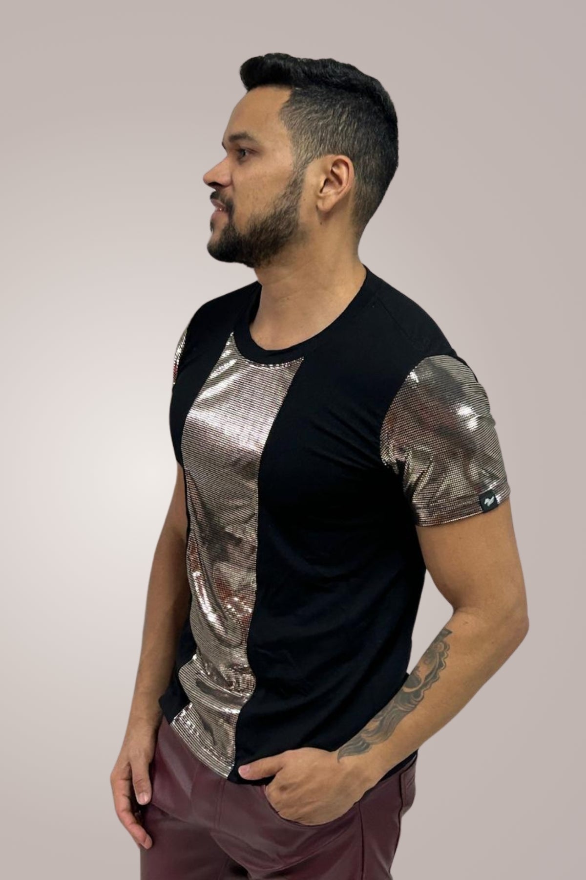 Camiseta Masculina Viscolycra Detalhe Frente e Mangas Holográfico