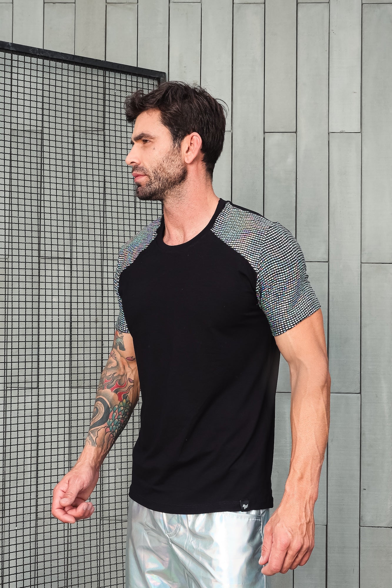 Camiseta Masculina em Viscolycra Mangas Paetê Brunella