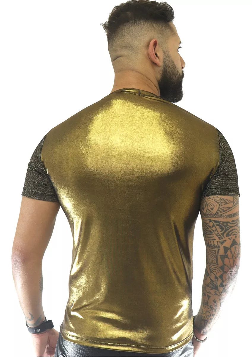 Camiseta Masculina em Lamê Dourado Detalhe Frente e Mangas