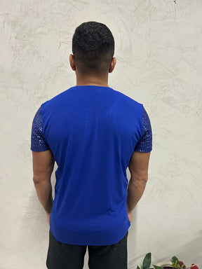 Camiseta Masculina em Viscolycra Azul Mangas e Detalhes em Paetê