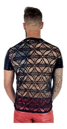 Camiseta Masculina em Arrastão Mangas em Vinil Preto
