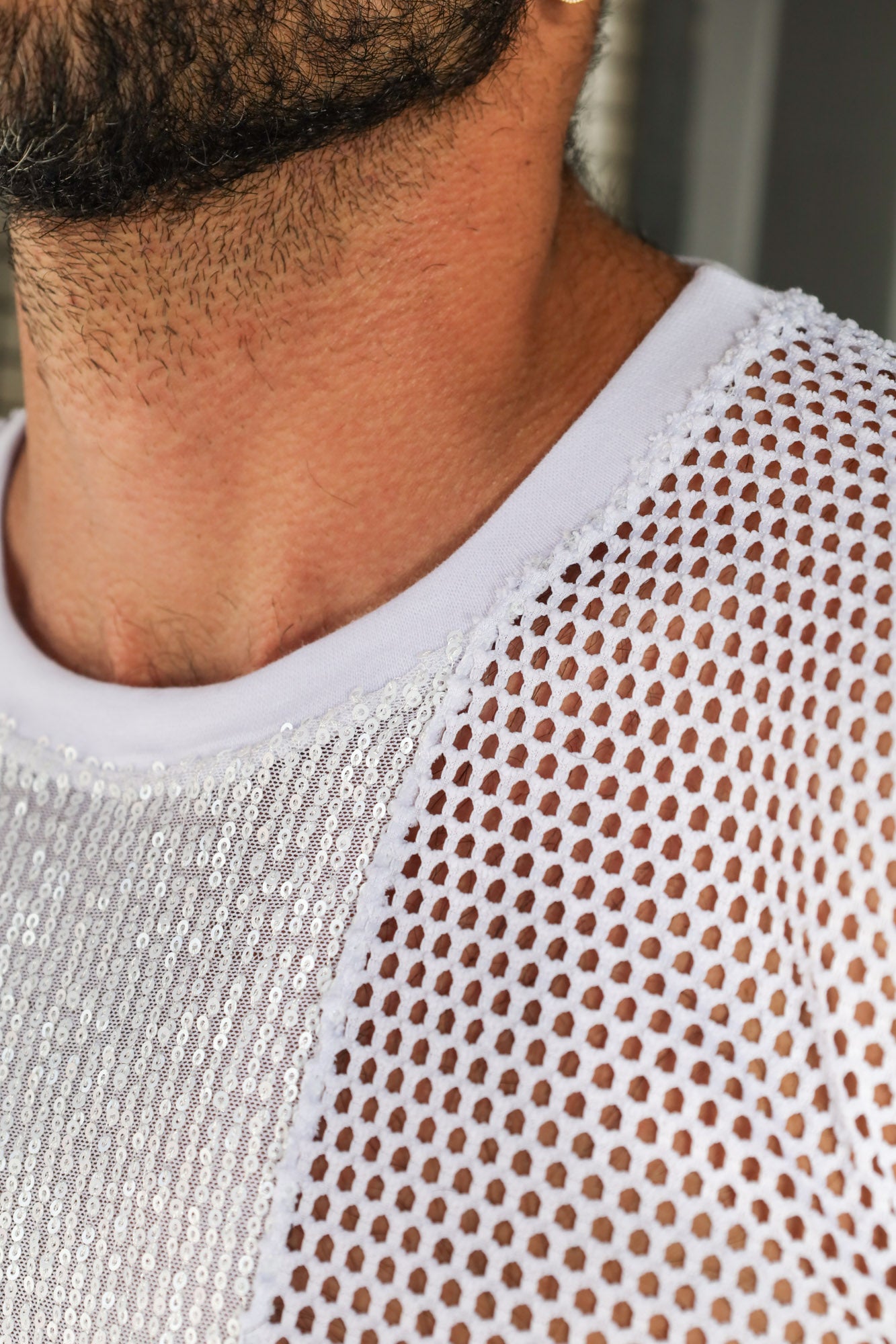Camiseta Masculina em Arrastão Branco Detalhe Paetê
