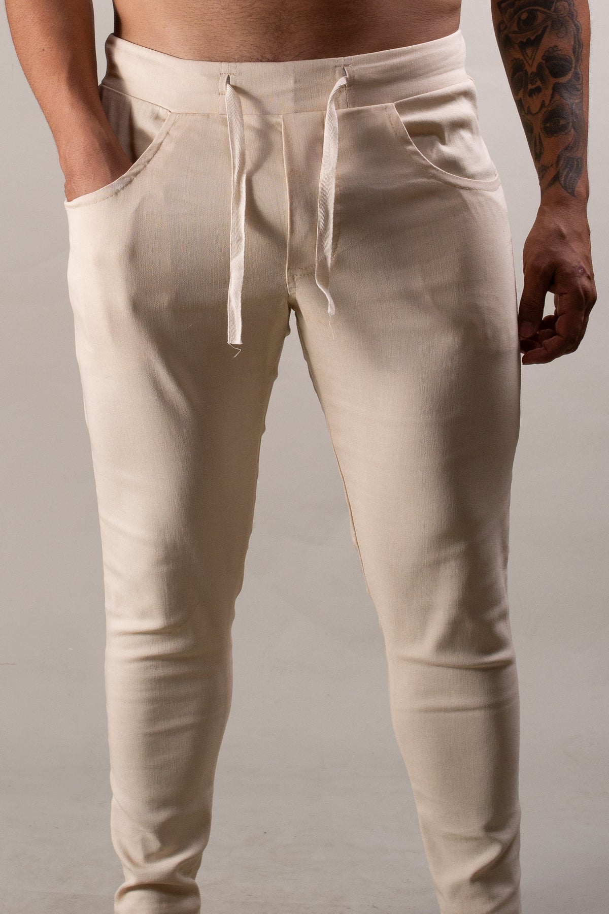 Calça Masculina em Bengaline Bege - Ateliê João Vieira - JotaVê