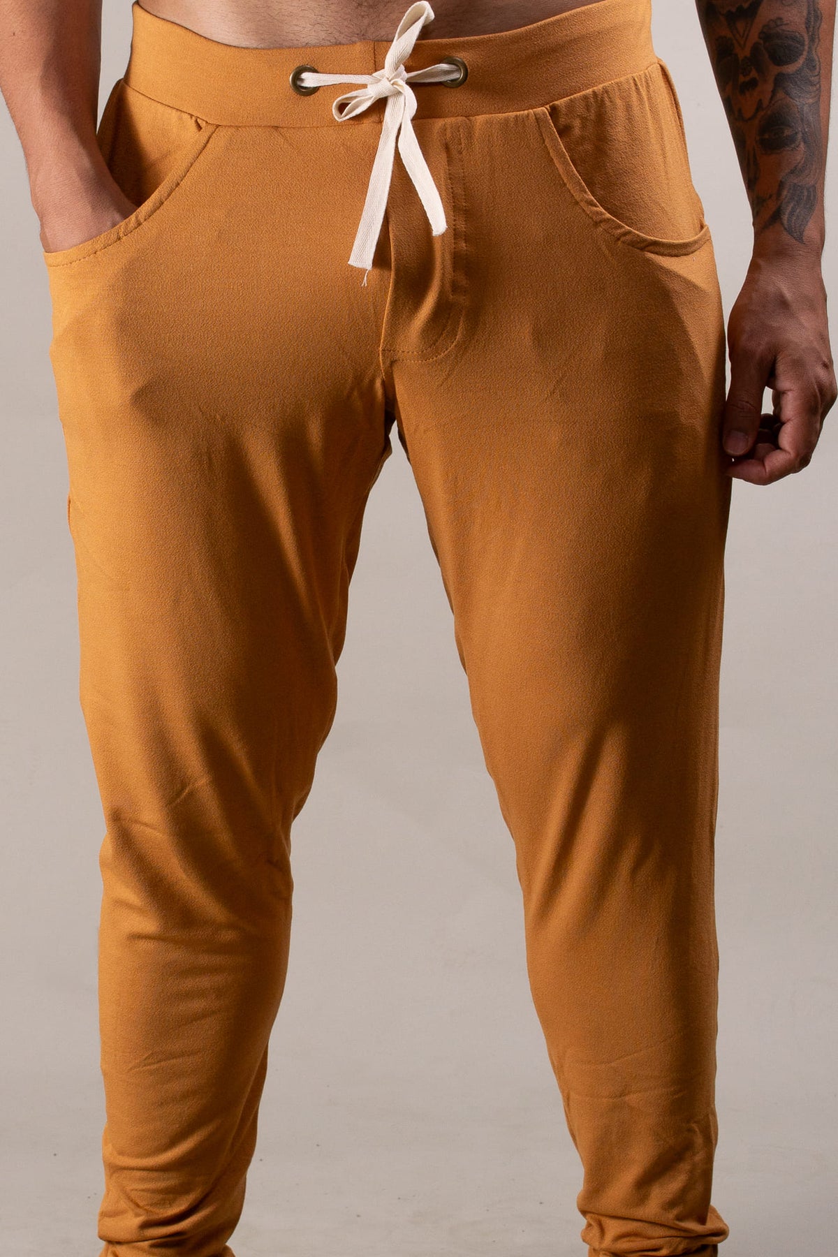 Calça Masculina em Malha Cor Telha - Ateliê João Vieira - JotaVê