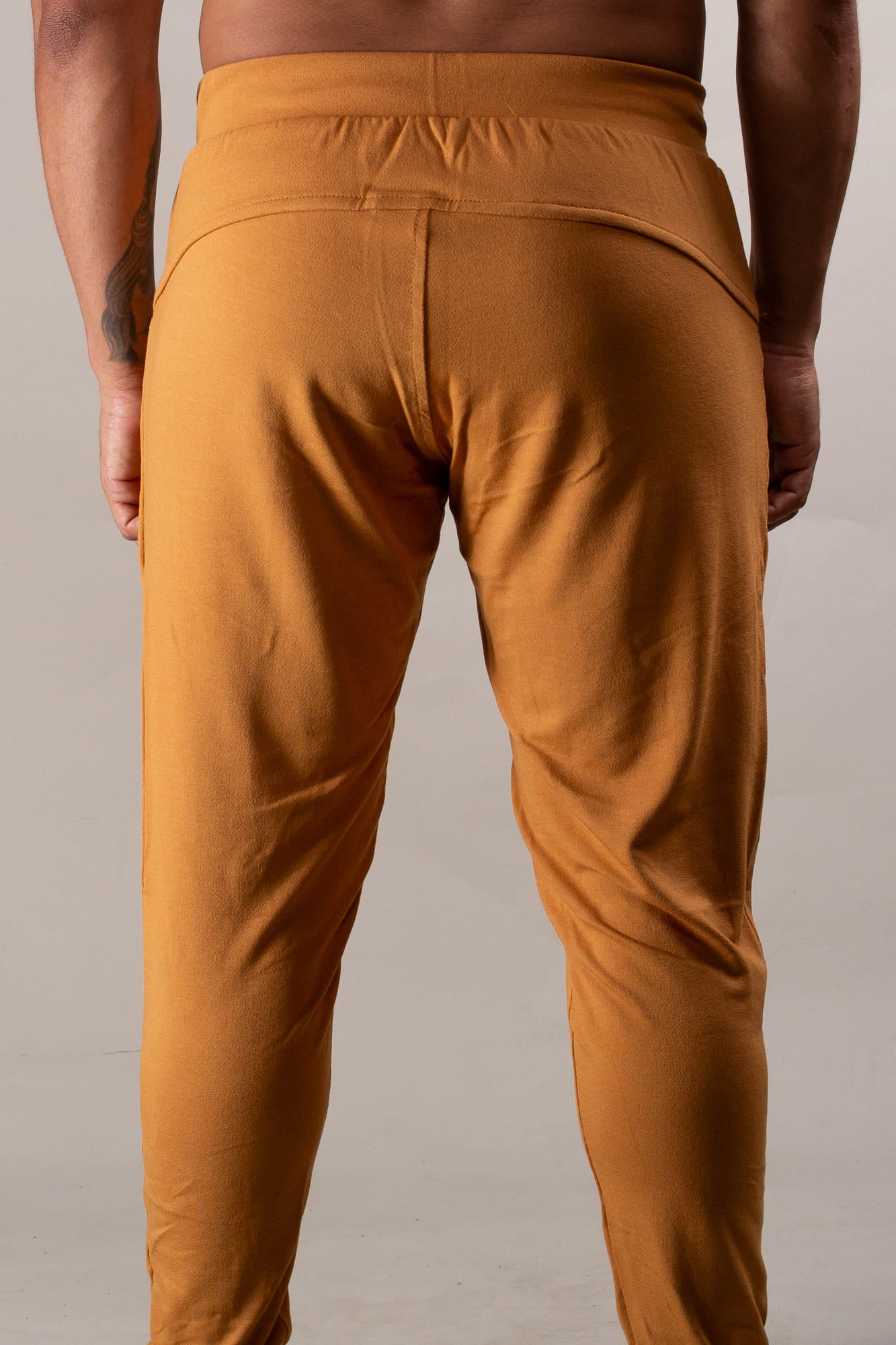 Calça Masculina em Malha Cor Telha - Ateliê João Vieira - JotaVê