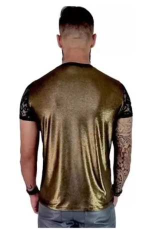 Camiseta Masculina em Lamê Dourado Detalhe Manga em Renda - Ateliê João Vieira - JotaVê