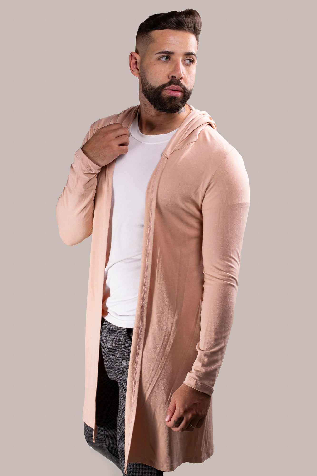 Cardigan Masculino em Viscolycra Nude com Capuz - Ateliê João Vieira - JotaVê