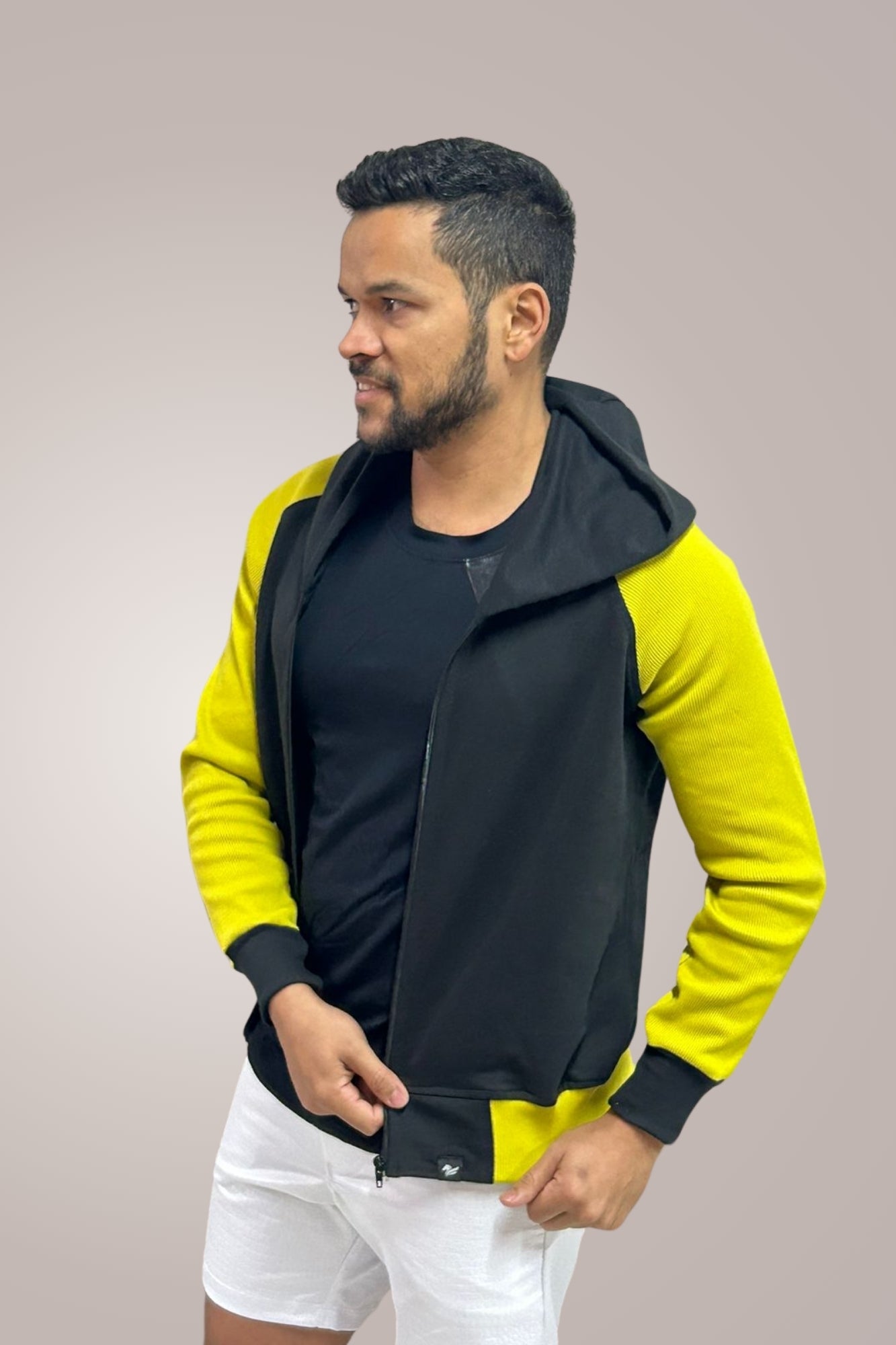 Jaqueta Masculina Moletinho Preto Mangas Amarelo - Ateliê João Vieira - JotaVê