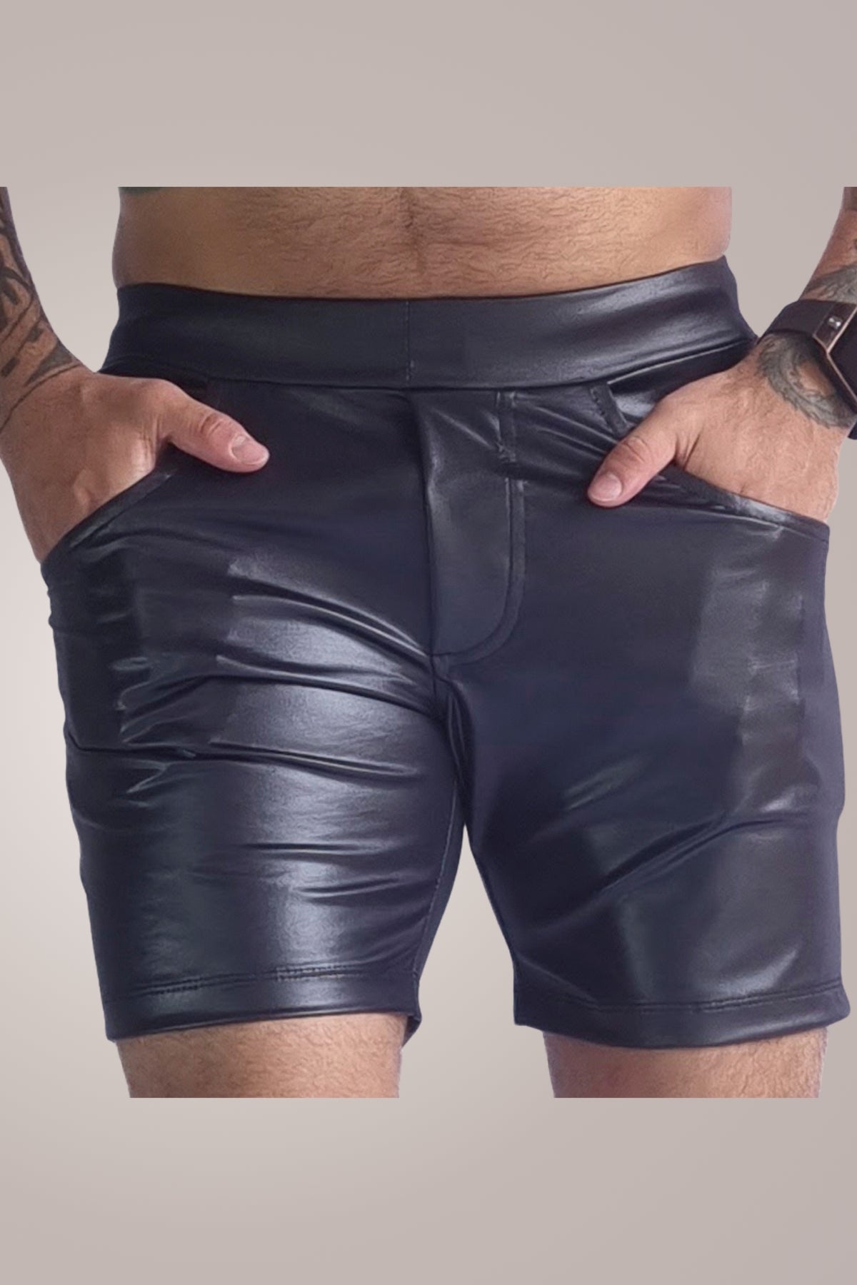 Short Masculino em Cirrê Brilhoso Preto - Ateliê João Vieira - JotaVê