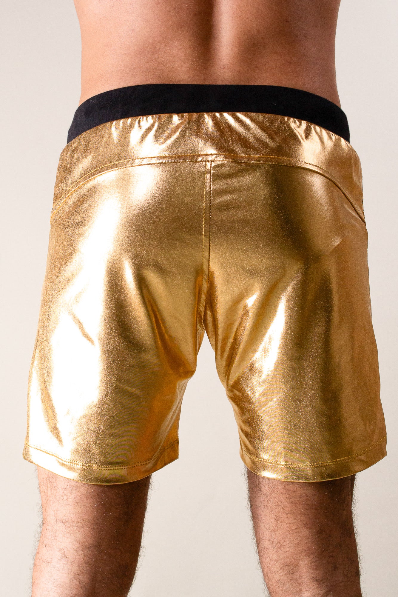 Short Masculino em Malha Metal Dourado - Ateliê João Vieira - JotaVê