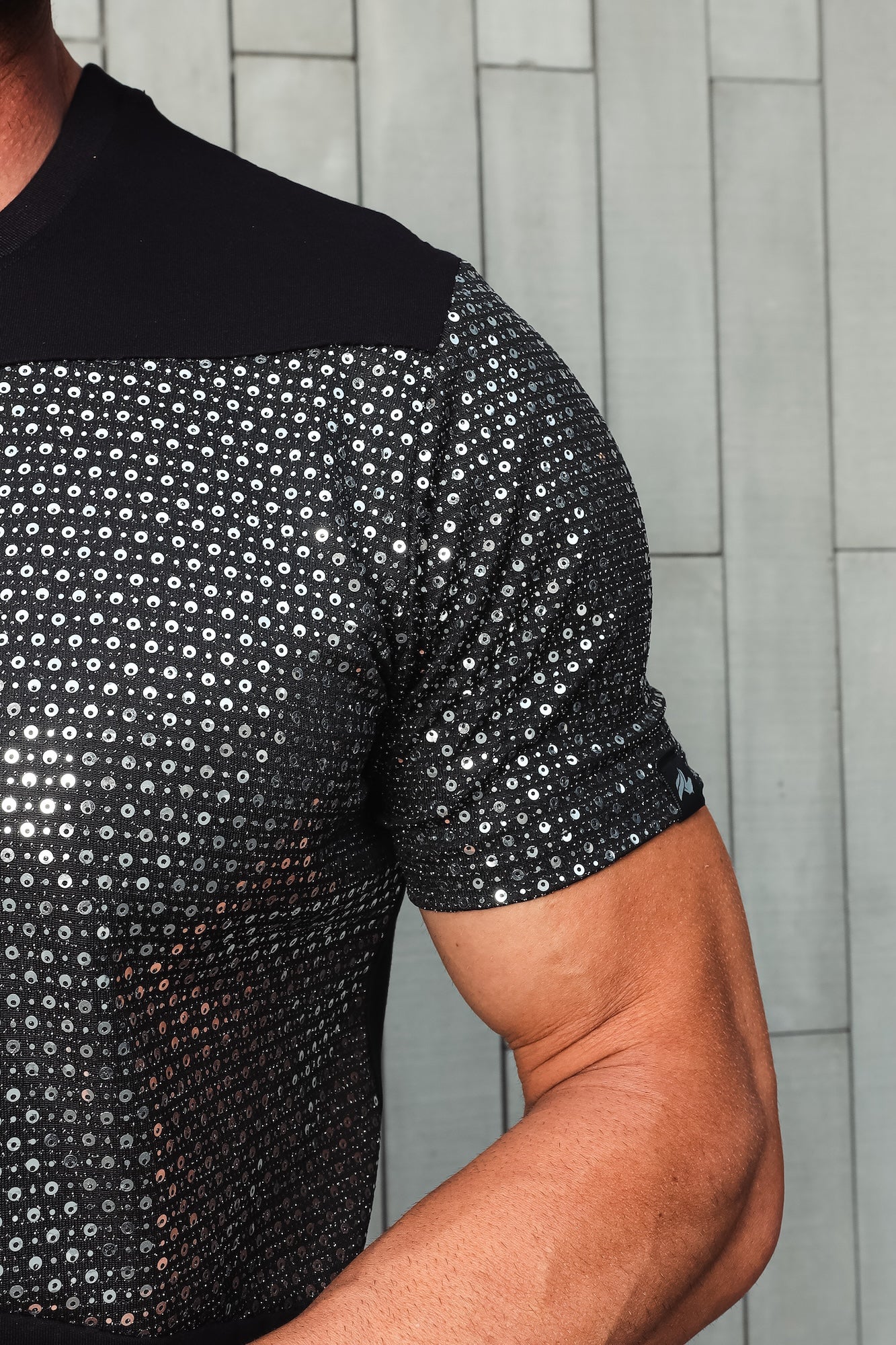 Camiseta Masculina Barra Arredondada Viscolycra com Detalhe em Paetê