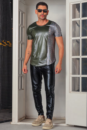Camiseta Masculina em Cirrê Detalhe Holográfico