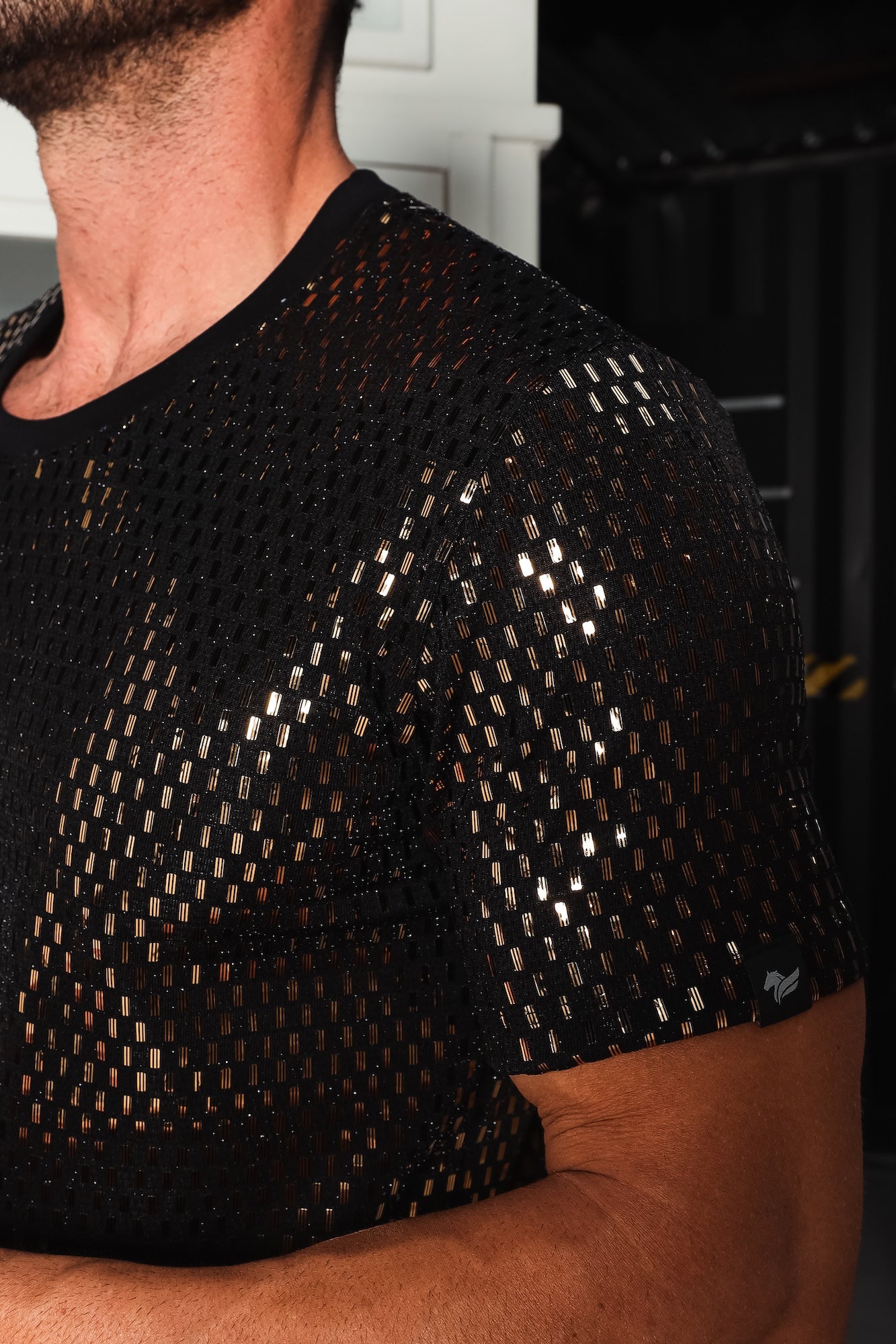 Camiseta Masculina em Paetê Brunella Dourado