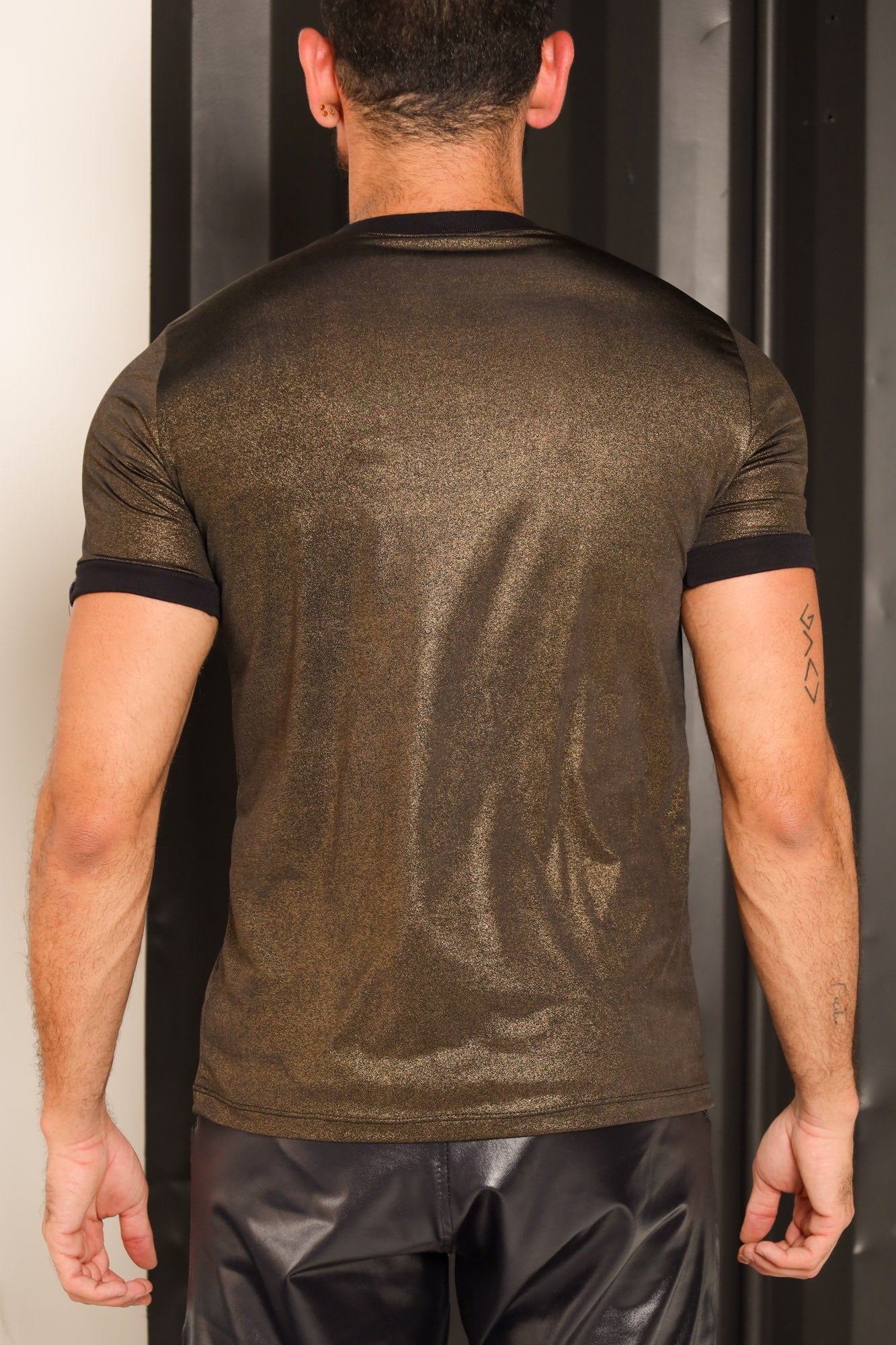Camiseta Masculina em Lamê Dourado
