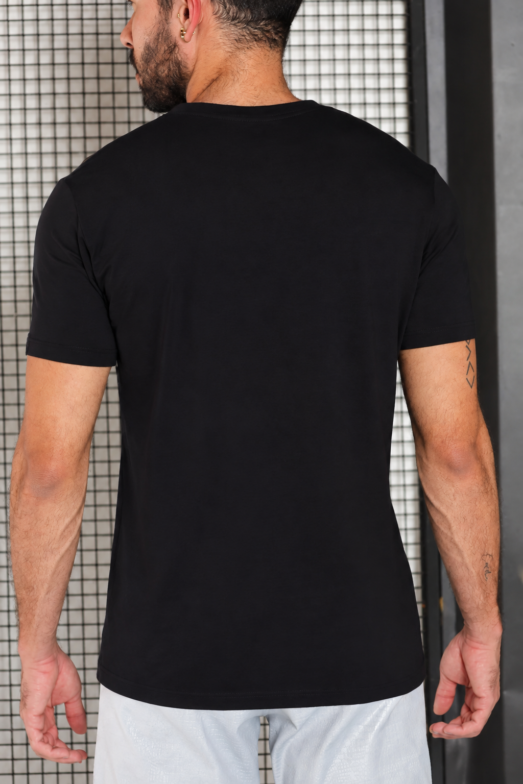 Camiseta Masculina em Viscolycra com Detalhe Animal Print