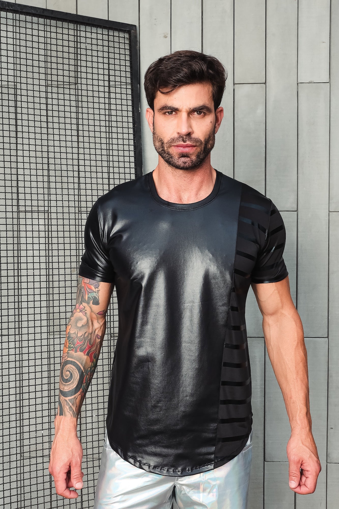 Camiseta em Cirrê com Detalhe em Malha Listras