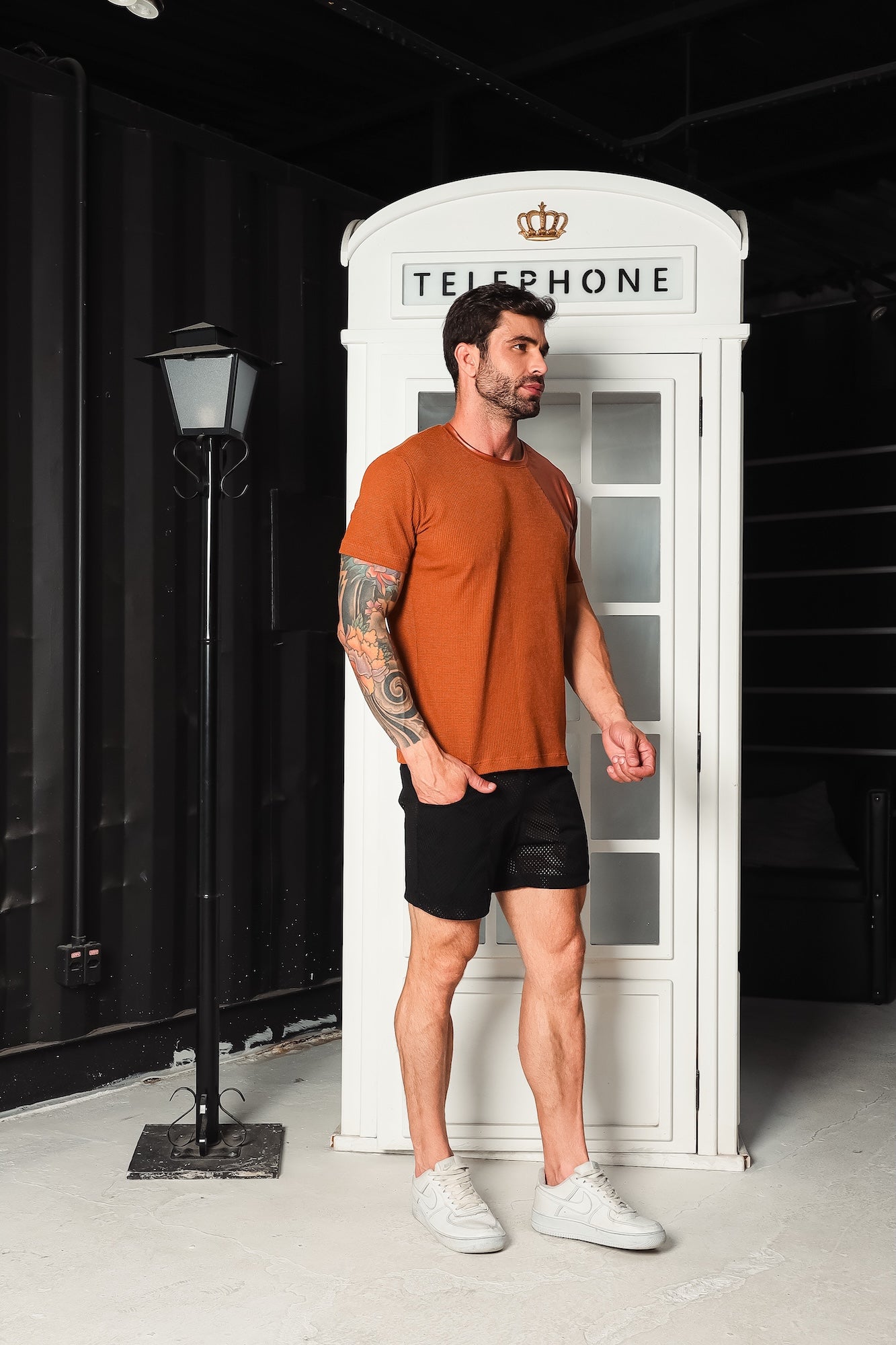 Camiseta Masculina em Malha Detalhe em Couro Ecológico