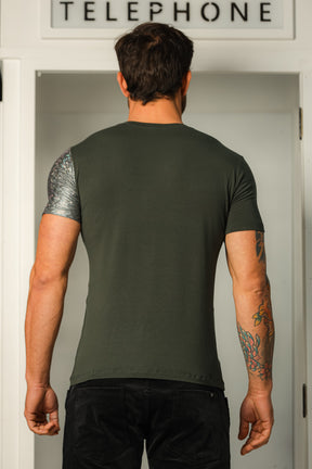 Camiseta Masculina Viscolycra com Detalhe Holográfico