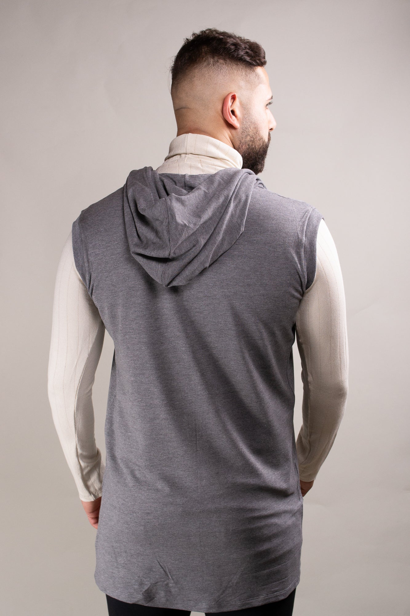 Colete Masculino Long Line em Moletinho com Capuz Cinza