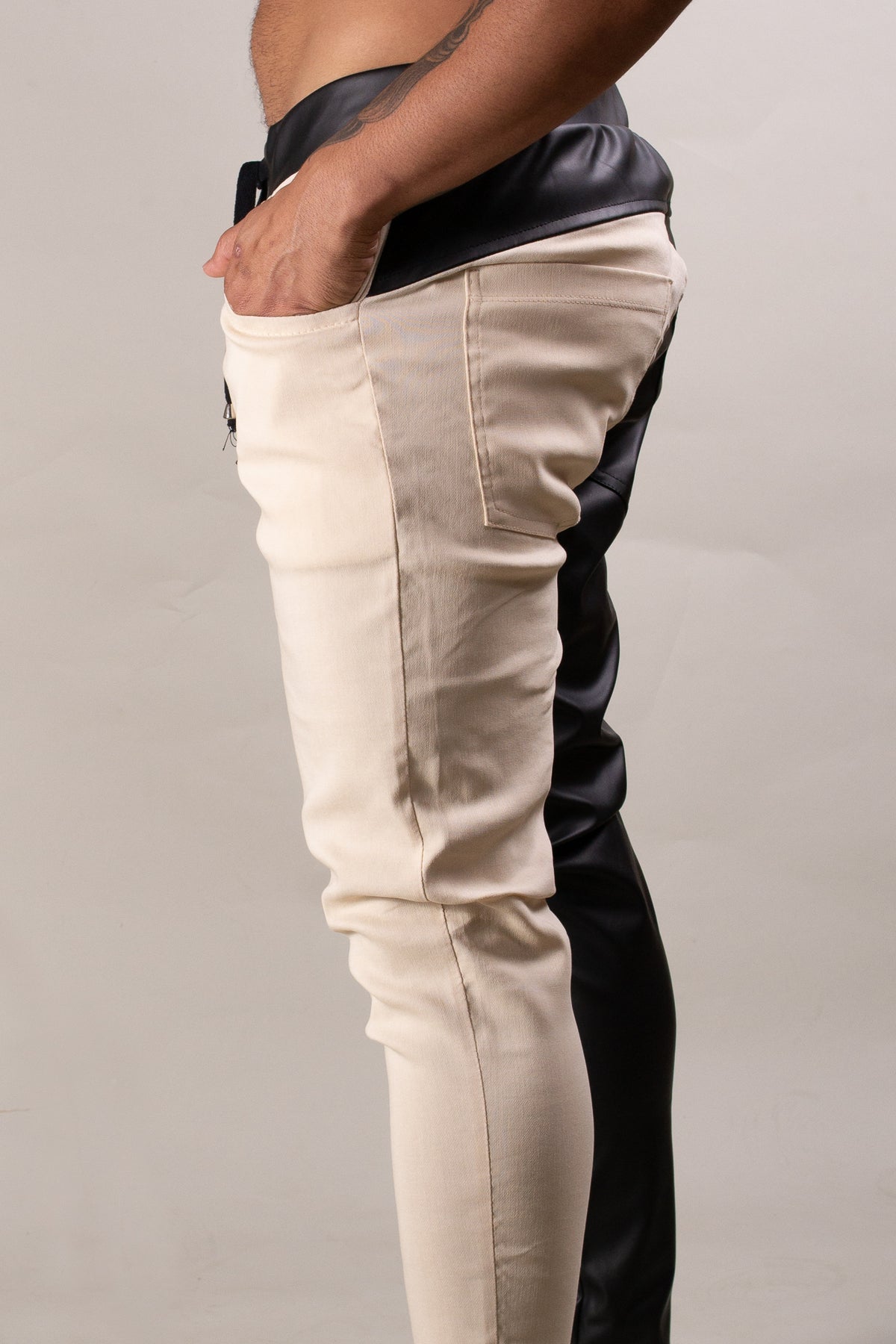 Calça Masculina Couro Ecológico Metade Bengaline Bege