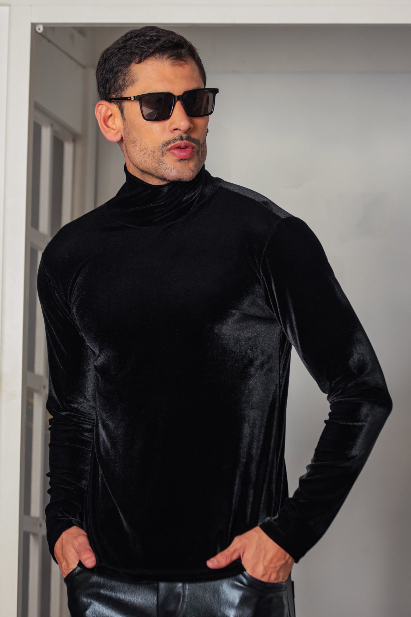 Blusa Masculina Cacharrel em Veludo Preto