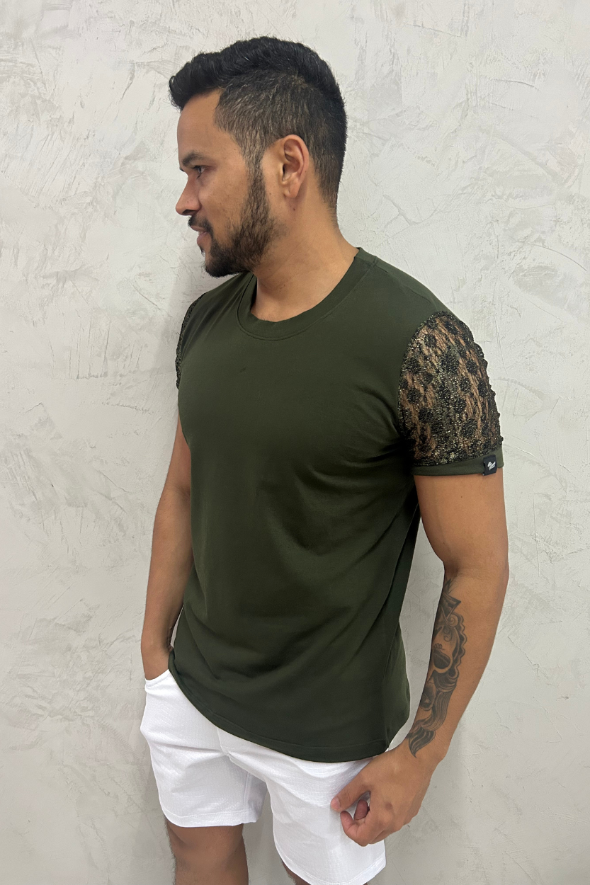 Camiseta Masculina em Moletinho Verde Detalhes Mangas