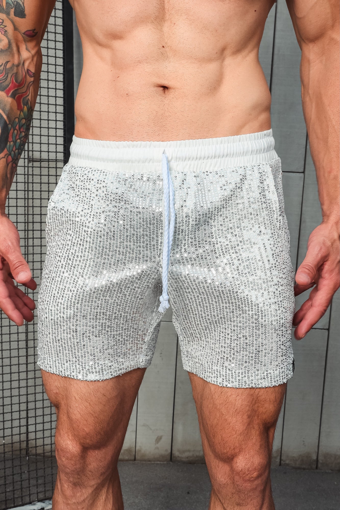 Short Masculino em Paetê Cós Franzido