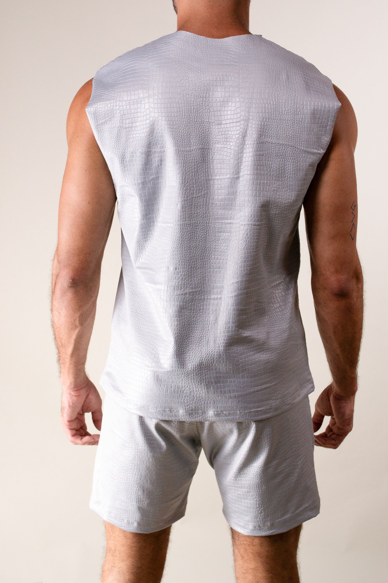 Conjunto Masculino em Cirrê Pele de Crocodilo Cinza Modelo Machão