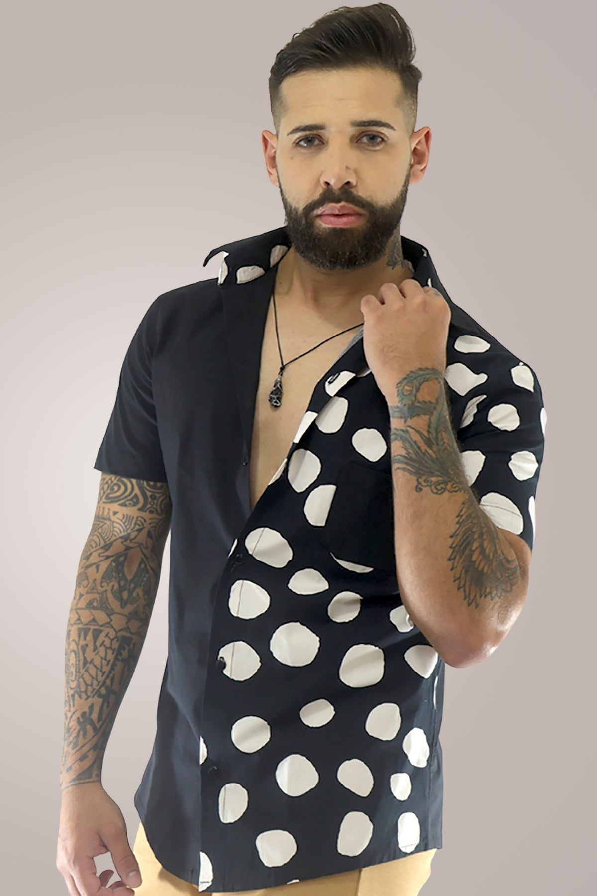 Camisa Masculina Casual em Tricoline Estampa Poá