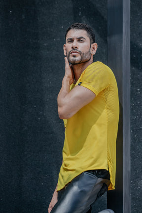 Camiseta Masculina Long Line em Viscolycra com Detalhe em Tela