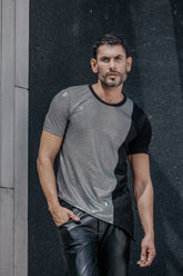 Camiseta Masculina Transversal Holográfica com Detalhe Viscolycra
