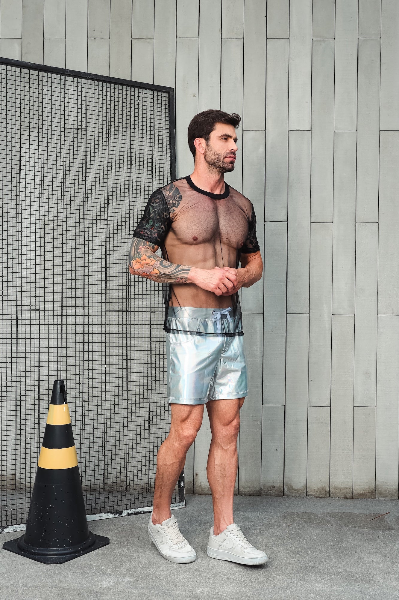 Camiseta Masculina em Tule com Manga Resinada