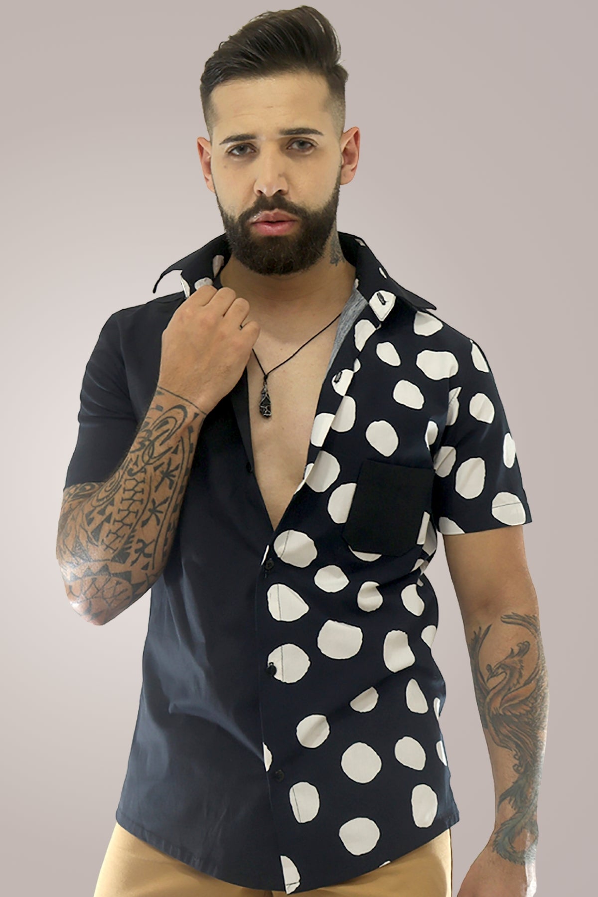 Camisa Masculina Casual em Tricoline Estampa Poá