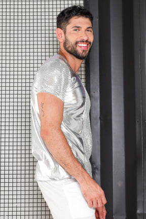 Camiseta Masculina Metalizada Prata Detalhe Paetê