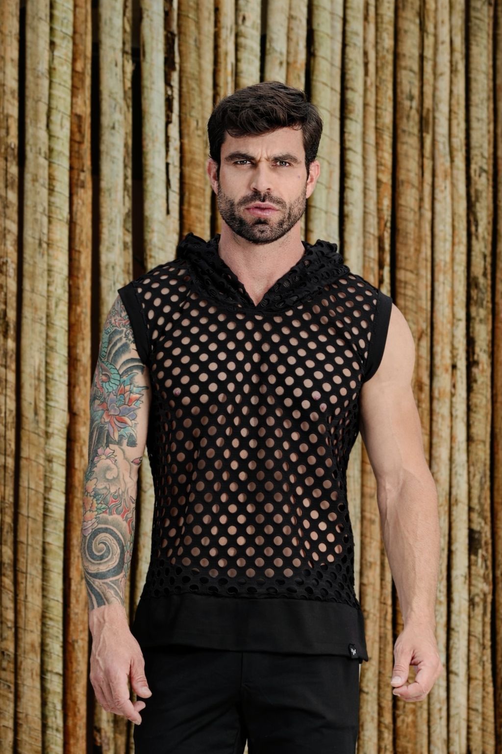 Regata Masculina Machão em Arrastão Aberto com Capuz