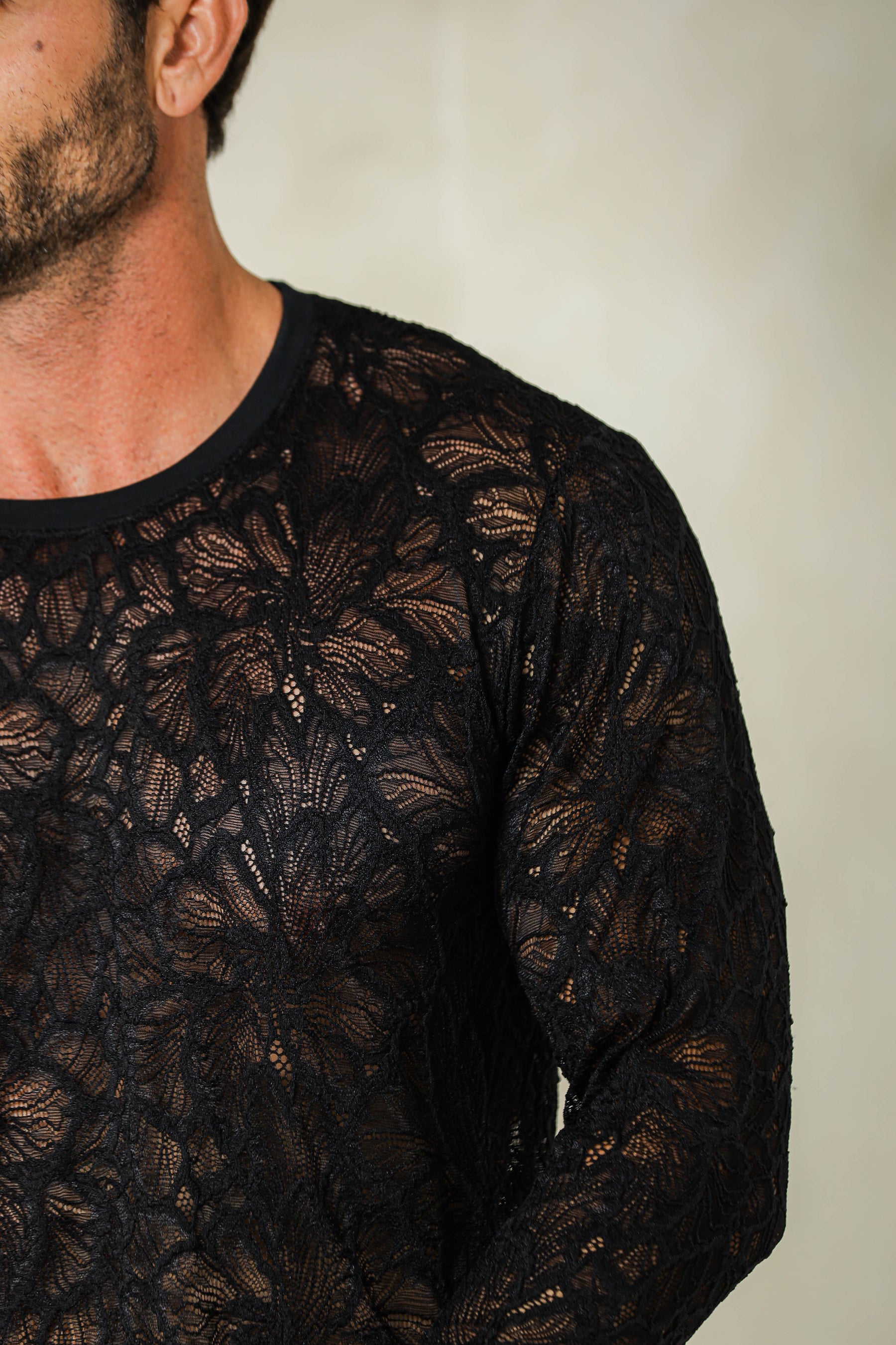 Camiseta Masculina Manga Longa em Renda Floral