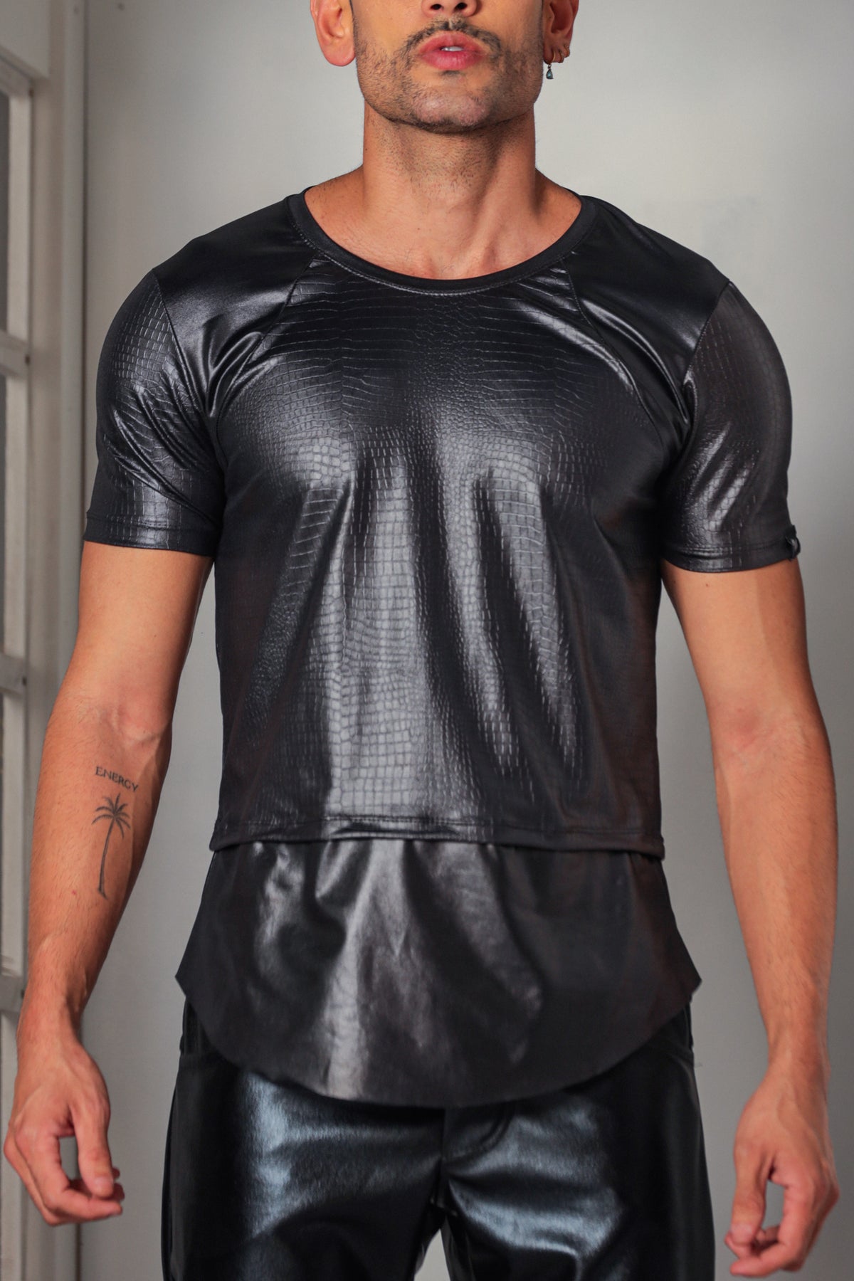 Camiseta Masculina em Cirrê Croco Barra Redonda