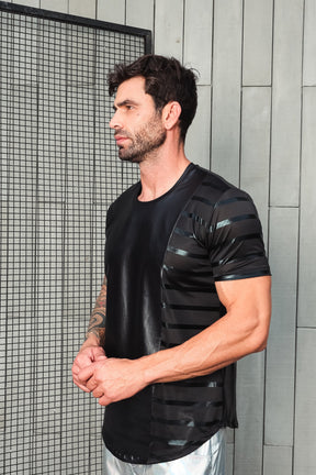 Camiseta Masculina em Cirrê com Detalhe em Malha Listrada