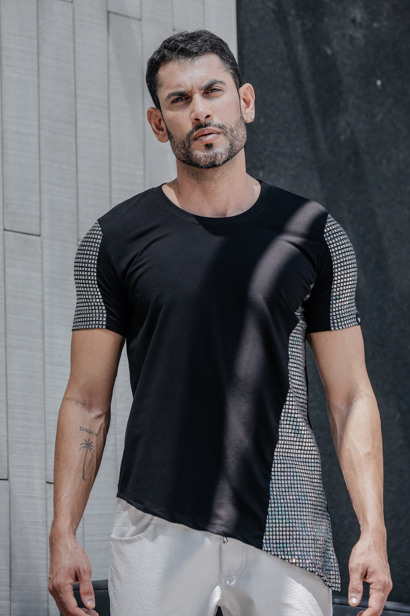 Camiseta Masculina Transversal Viscolycra com Detalhe Holográfico