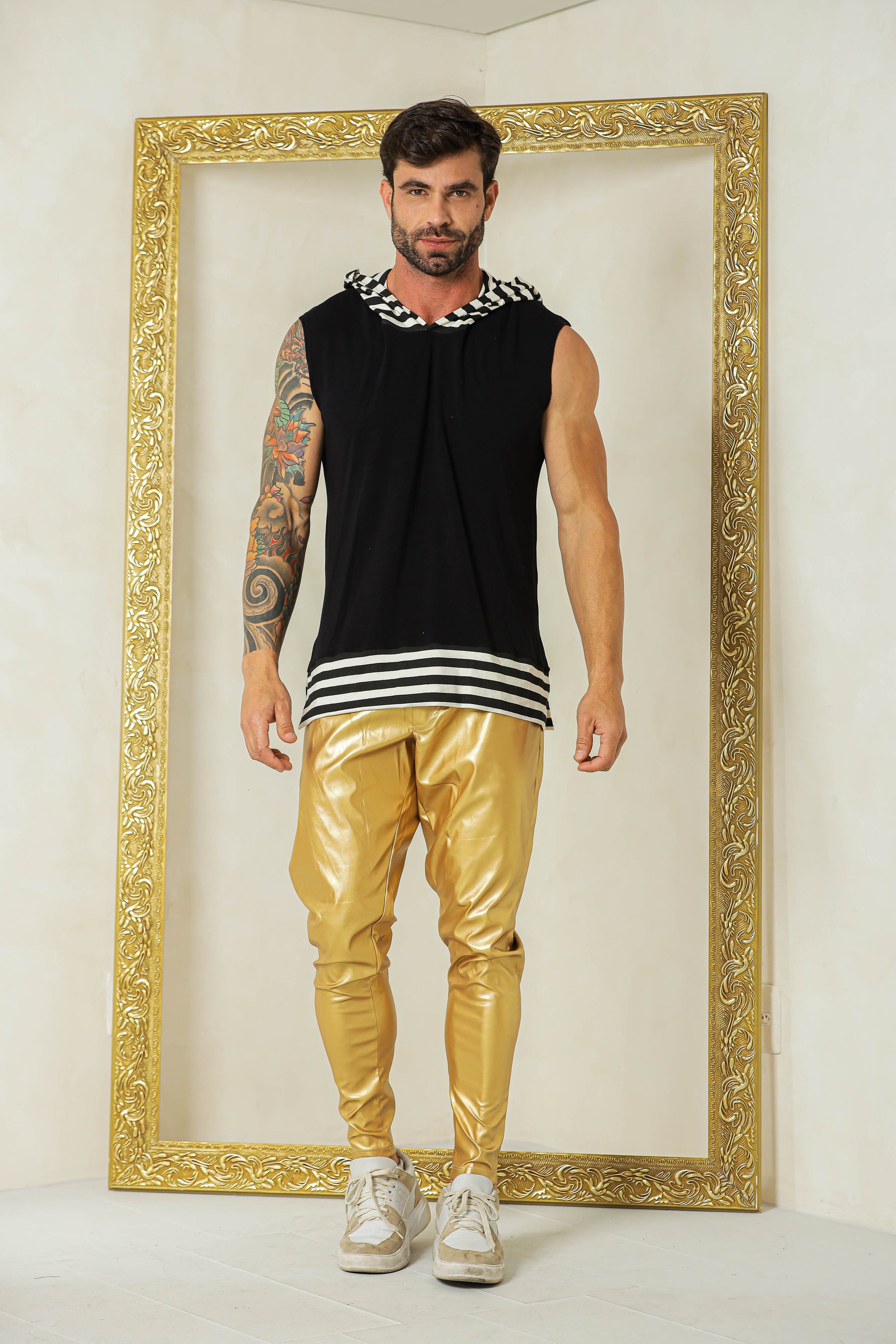 Regata Masculina Machão com Capuz e Detalhe Listrado