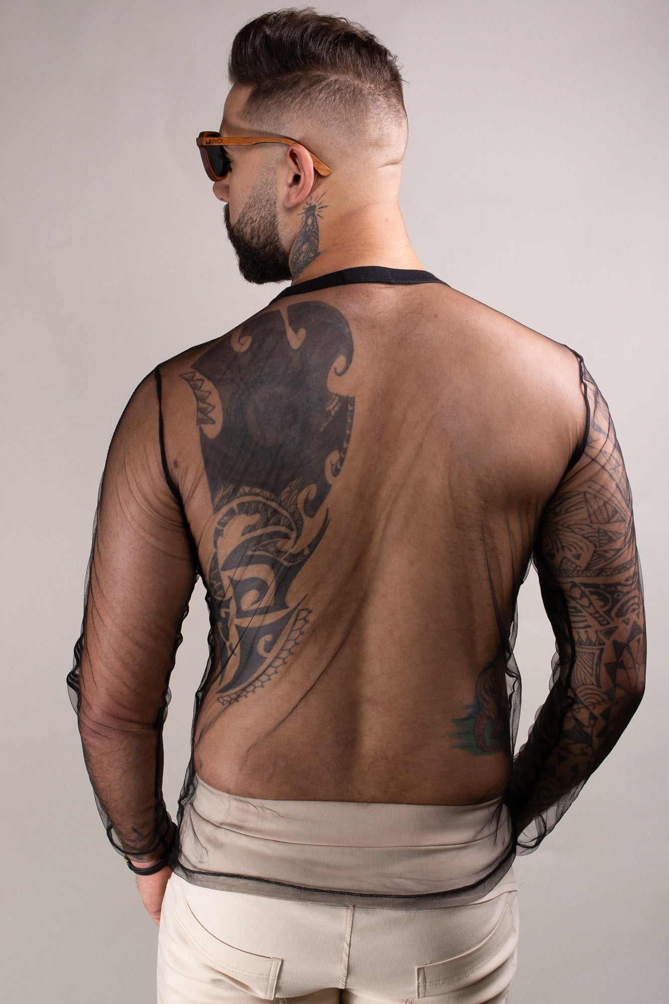 Camiseta Masculina Manga Longa em Tule Detalhe Listrado