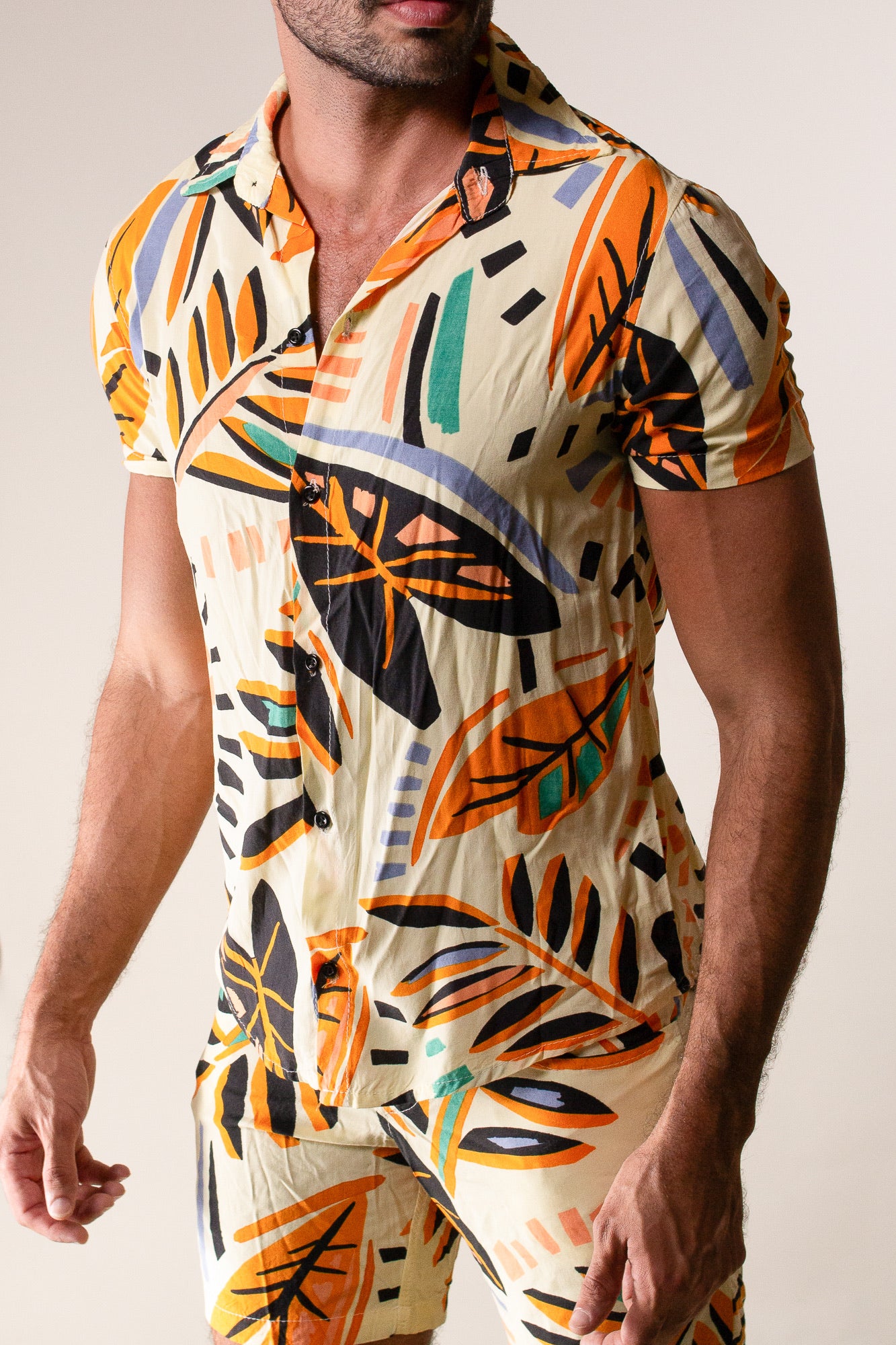 Conjunto Masculino Camisa e Short em  Viscose Floral Bege