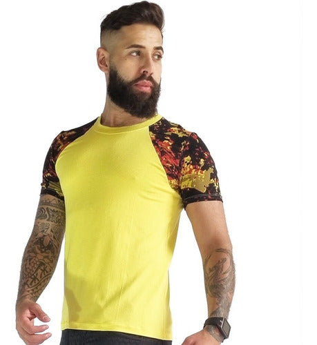 Camiseta Masculina em Viscolycra Amarela e Manga Estampada